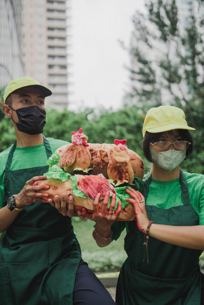 Aksi Teatrikal Koalisi NGO: Desak Subway Terapkan Standar Kesejahteraan Hewan yang Lebih Tinggi