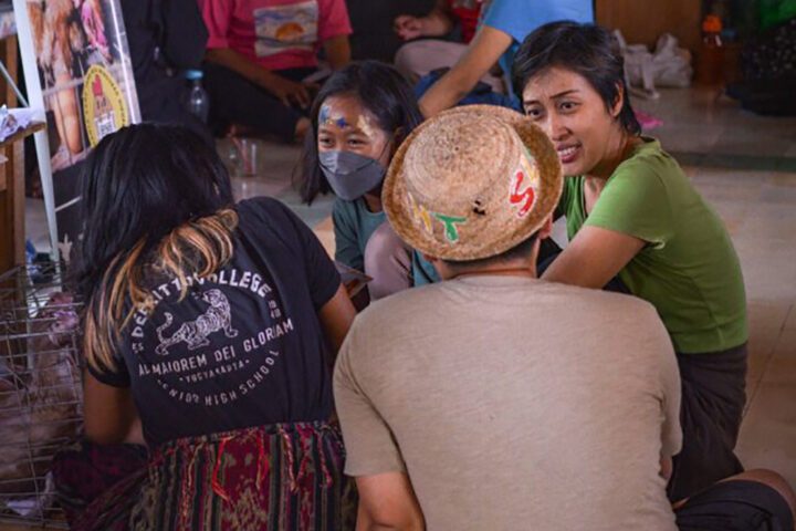 Upaya Penjangkauan Publik oleh AFJ di Pasar Ekspresi dan Dari Kawan untuk Kewan