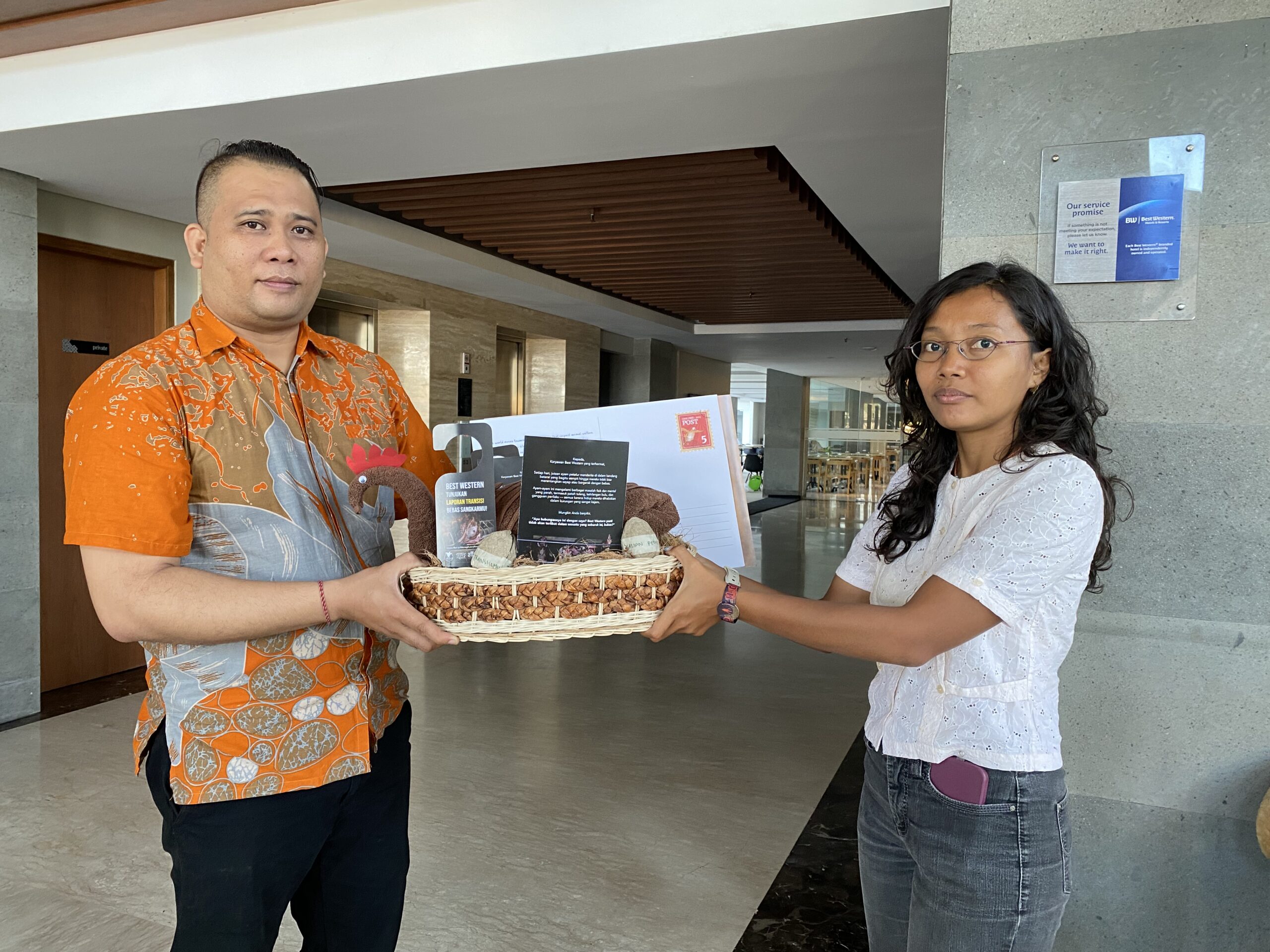 Desak Transparansi Komitmen Telur Bebas Sangkar, Koalisi AFJ, ADSH, dan AFFA Mengunjungi Best Western Kamala Jimbaran 