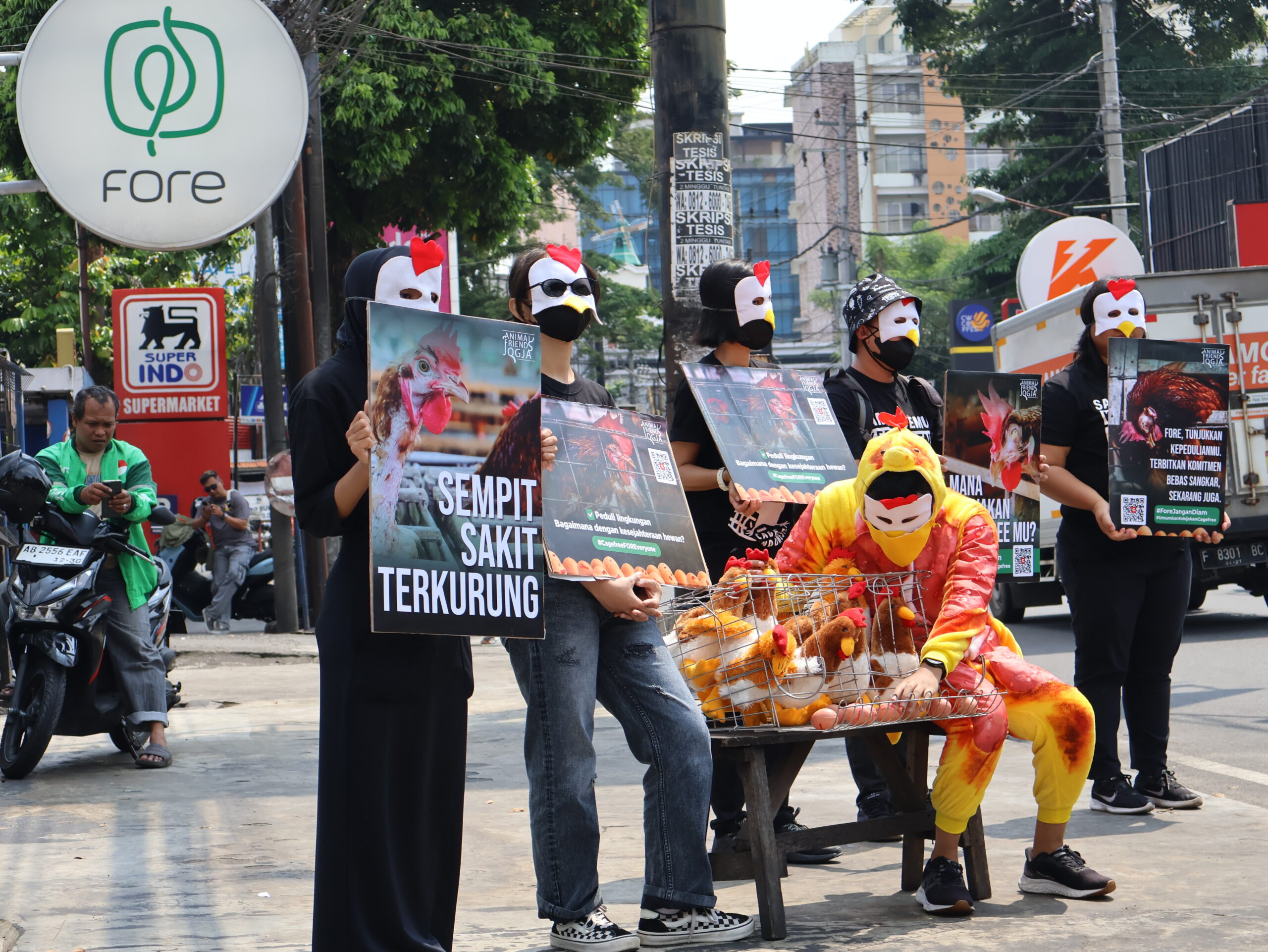 “Fore, Jangan Diam”: Aktivis Desak Komitmen Cage-Free di Tengah Tekanan Publik